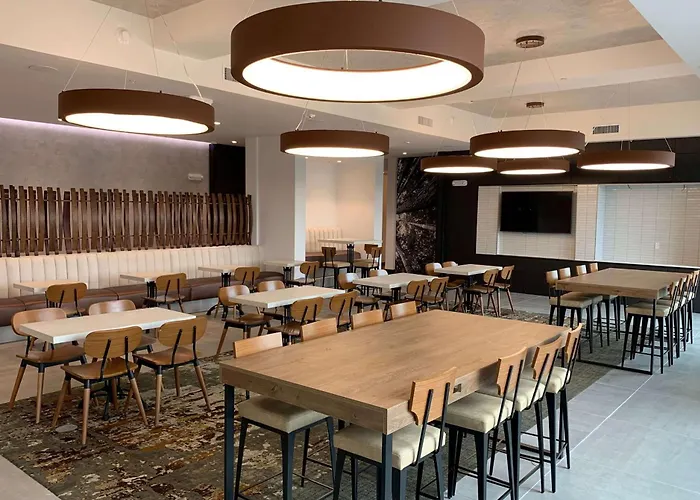 La Quinta Inn & Suites By Wyndham Santa Rosa Sonoma