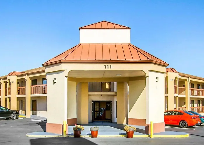 Rodeway Inn & Suites Clarksville Near Governors Square Mall