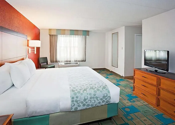 Norwood Inn & Suites Merrillville