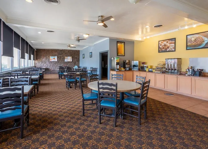 Days Inn & Suites By Wyndham Clovis