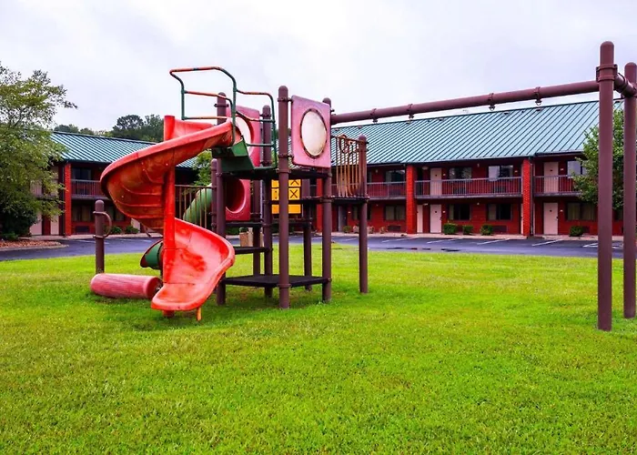 Studios And Suites 4 Less Emporia