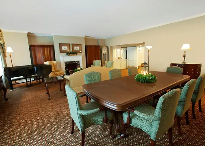 Williamsburg Hospitality House Hotel