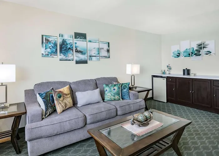 Wyndham Garden Kenosha Harborside Hotel