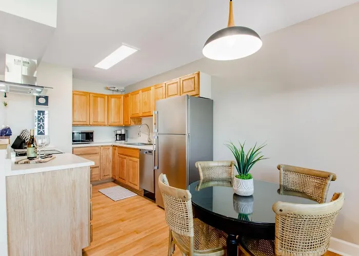 Port Angeles Water View Loft Hotel