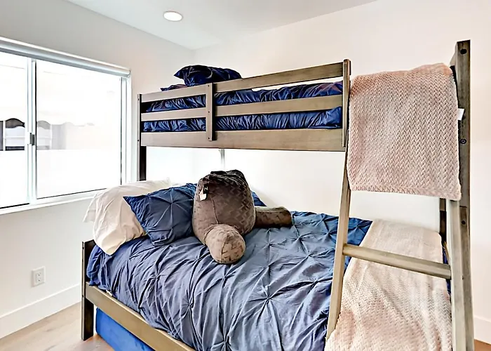 Luxe Balboa Peninsula Condo W Gourmet Kitchen And Epic Rooftop Deck Newport Beach