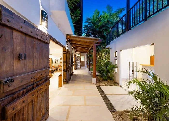 Playa Negra Hotels