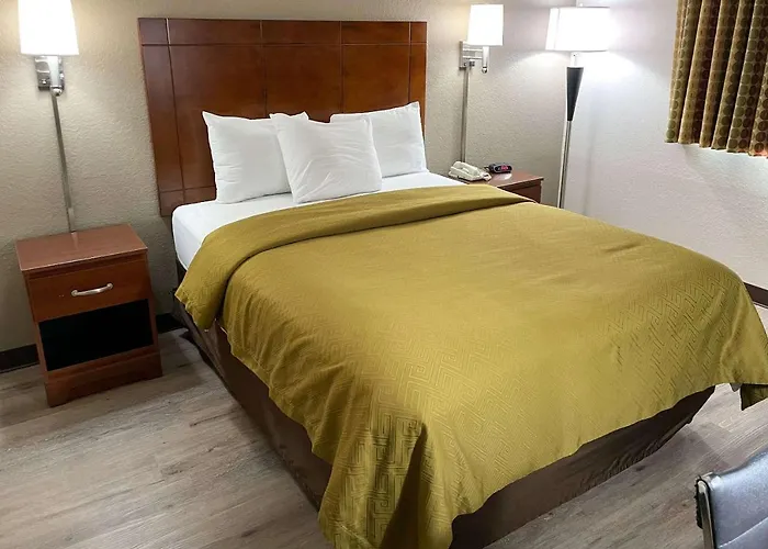 Econo Lodge Cartersville-Emerson Lake Point