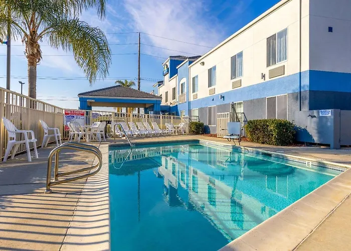 Days Inn By Wyndham Lathrop