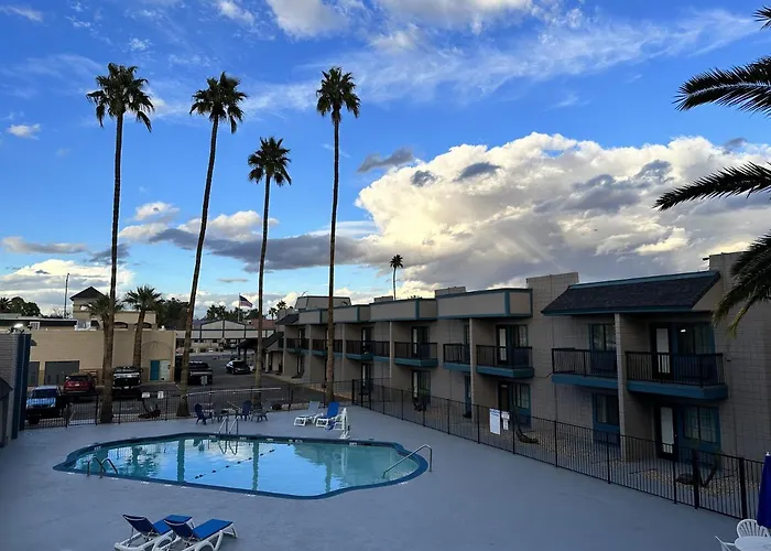 Super 8 By Wyndham Mesa Downtown Near Convention Center Hotel