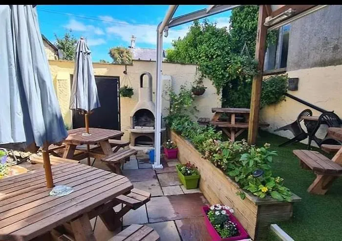 Beaumaris Hotels