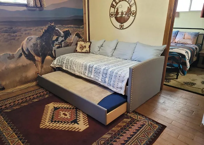 Hillcrest Suites & Cabins Big Bear Lake