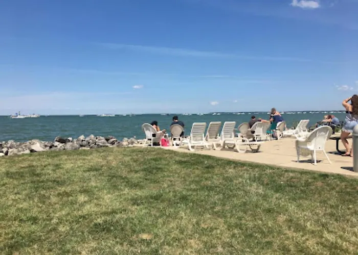 Clinton Inn & Suites Port Clinton