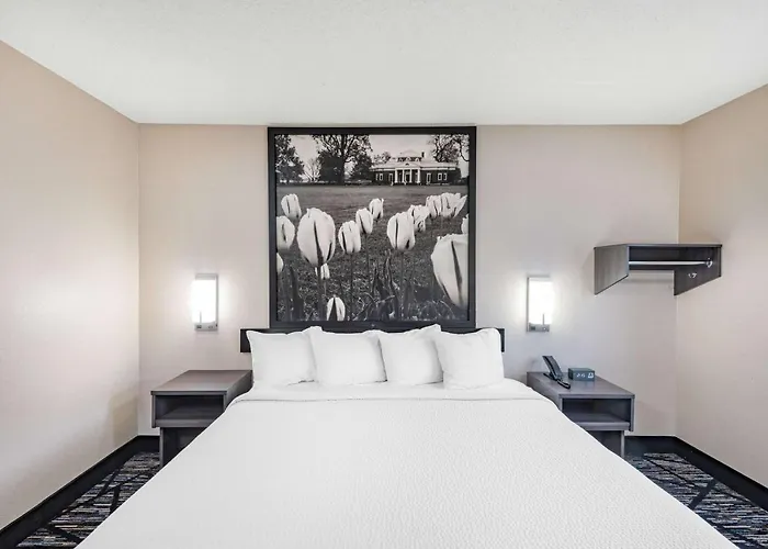 Super 8 By Wyndham Charlottesville