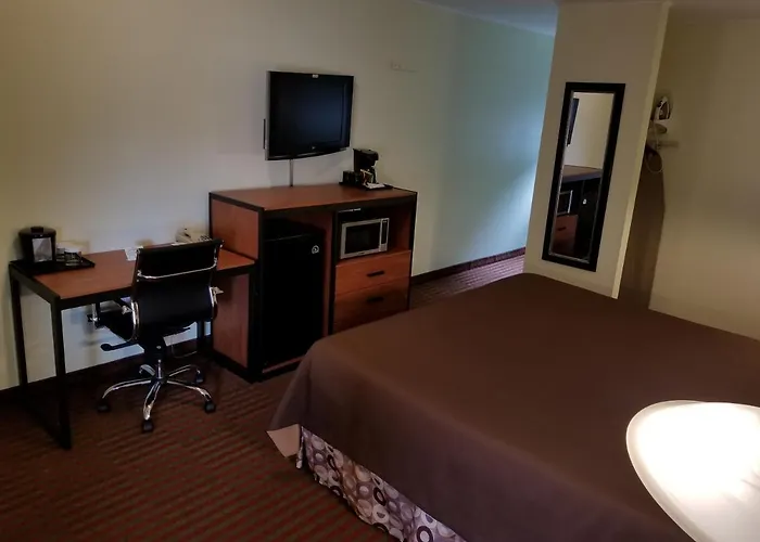 All Seasons Inn & Suites Bourne