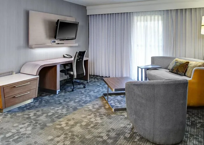 Courtyard By Marriott Cleveland Westlake