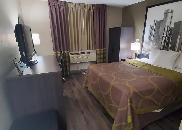 Super 8 By Wyndham Sterling Heights/Detroit Area Hotel