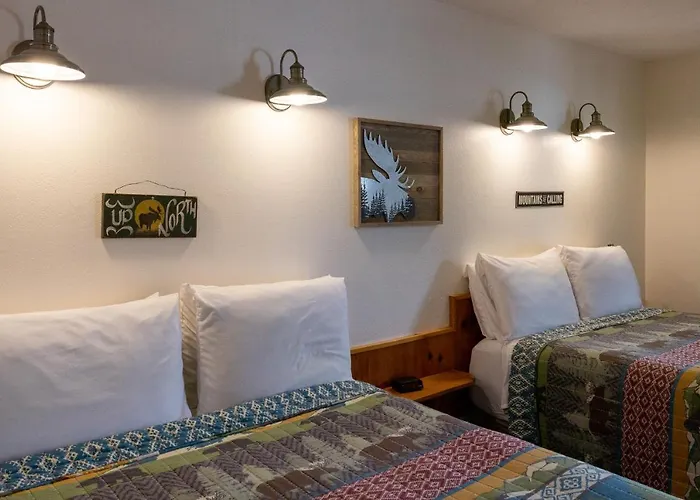 Elk Horn Lodge Cooke City