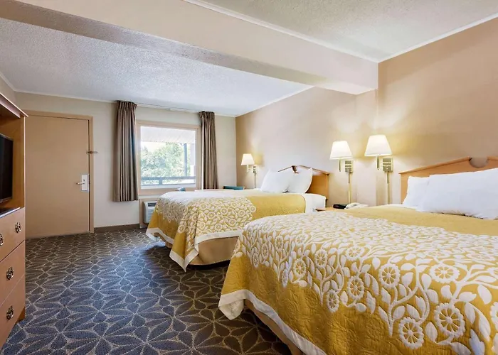 Days Inn By Wyndham Fairmont