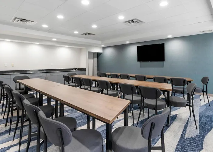 Comfort Inn & Suites Hampton Near Coliseum