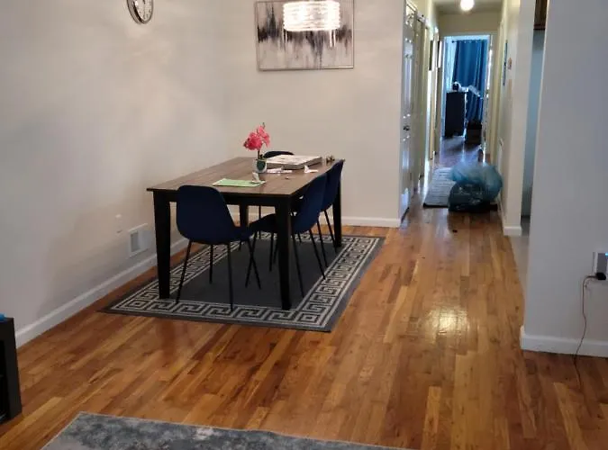 Daphy Ruby Stays Newark