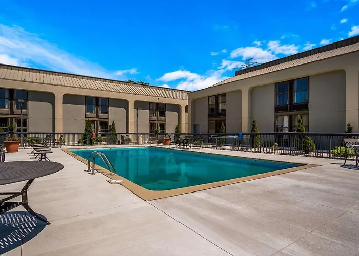 Clarion Inn & Suites Grand Rapids Airport Cascade