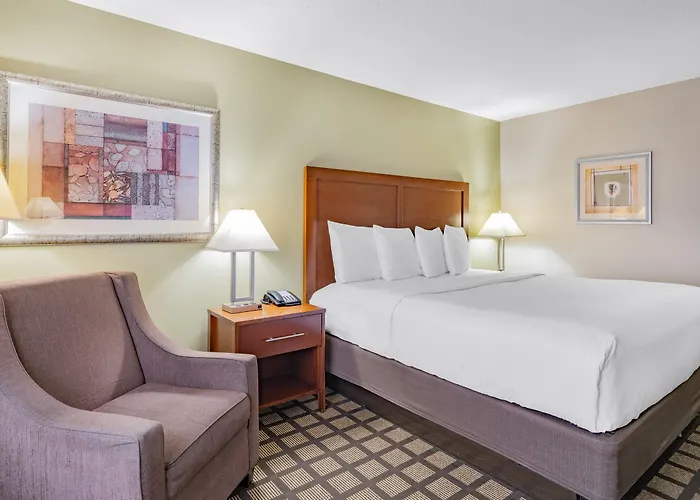 Baymont By Wyndham Gurnee Hotel