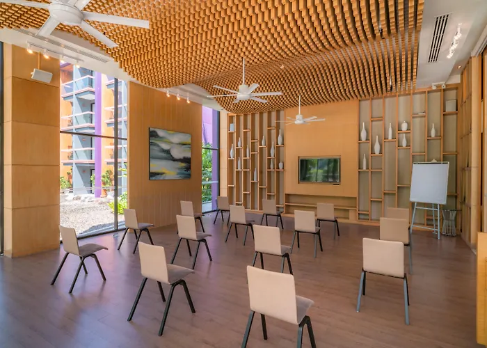 Holiday Inn Express Phuket Patong Beach Central By Ihg