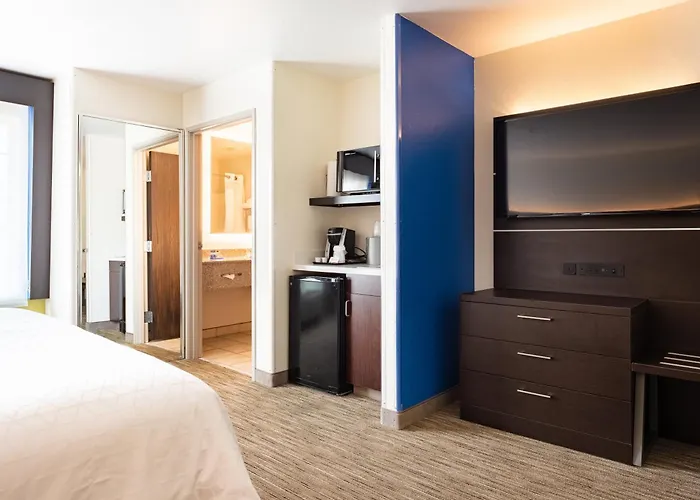Holiday Inn Express Hotel & Suites Evanston By Ihg