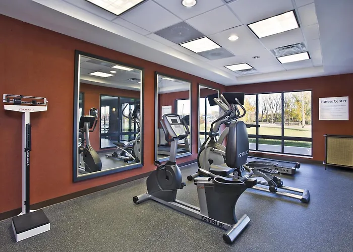 Holiday Inn Express & Suites Springfield By Ihg