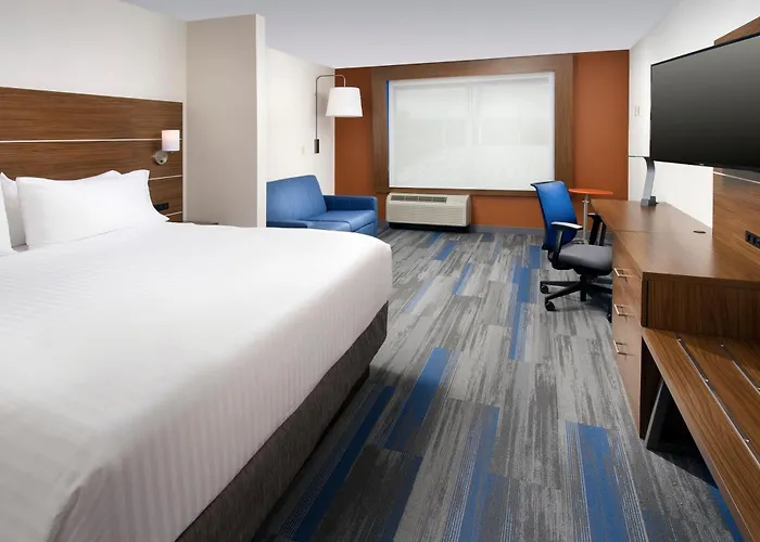 Holiday Inn Express & Suites By Ihg Altoona By Ihg