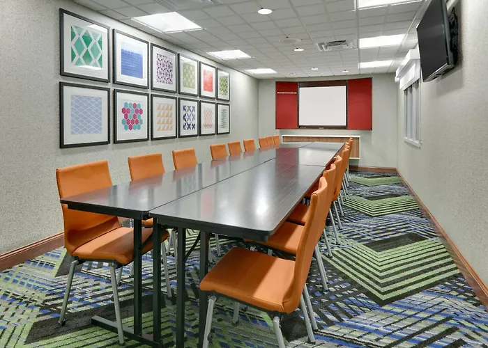 Holiday Inn Express & Suites Mitchell By Ihg