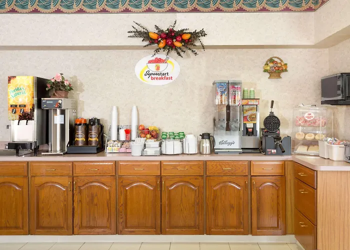 Super 8 By Wyndham Athens Hotel