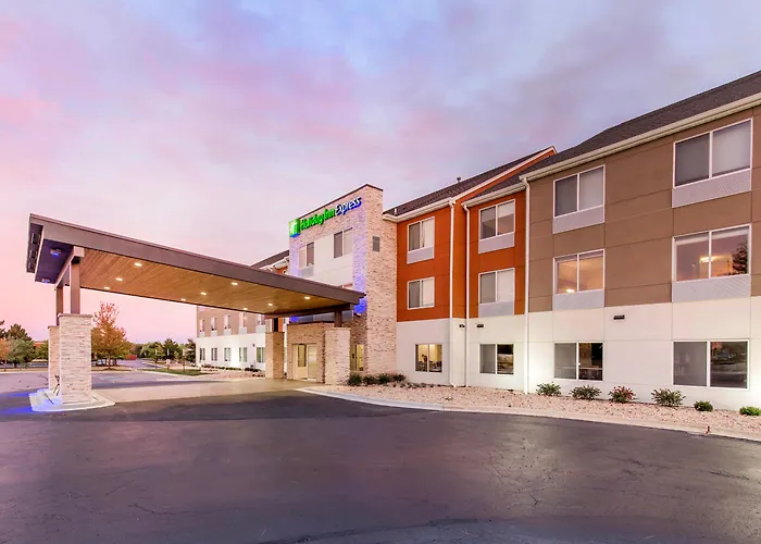 Holiday Inn Express & Suites Chicago West - St Charles By Ihg Saint Charles