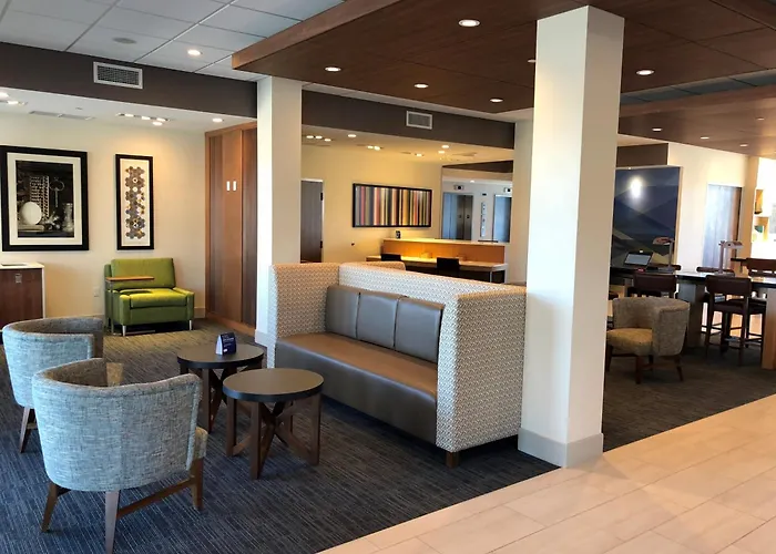 Holiday Inn Express & Suites - Springfield North By Ihg