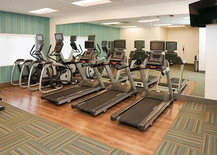 Holiday Inn Express & Suites - Aurora Medical Campus By Ihg