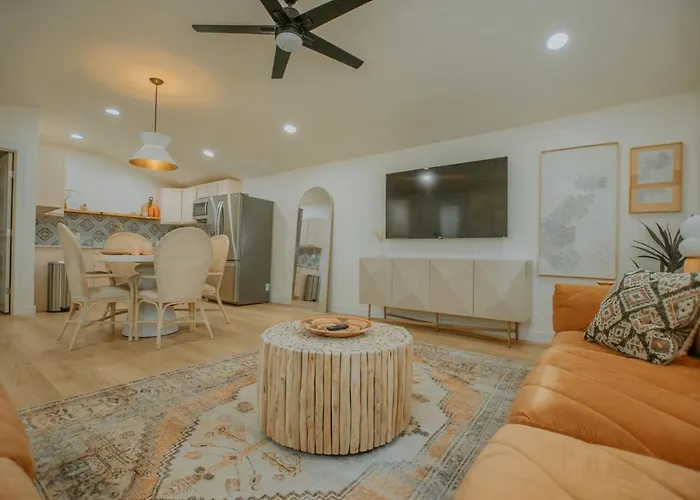 East Downtown Desert Chic Casita-Private Hot Tub-Close To Downtown-Pet Friendly! Albuquerque