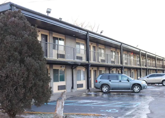 Travelodge By Wyndham Livonia Canton Novi Detroit Area