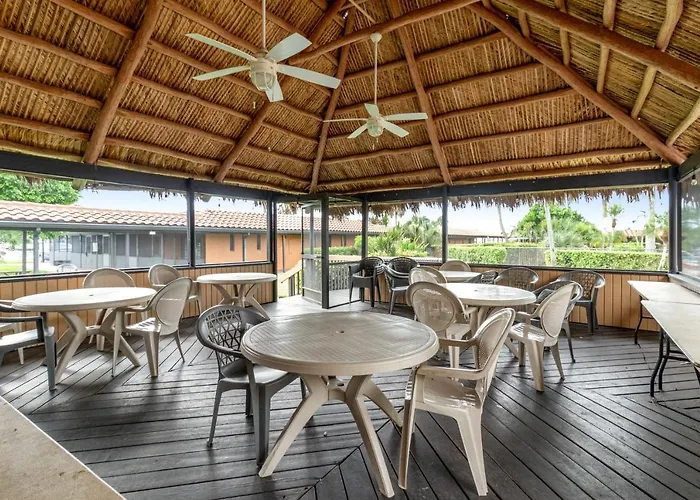 Port Of The Islands A108 Hotel Naples