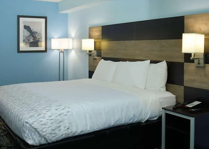 Clarion Pointe Jacksonville Near Camp Lejeune