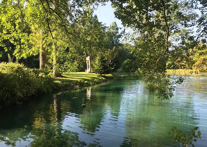 Historic Seaton Springs Farm B&B - J Seaton King Room & Private Bath Sevierville