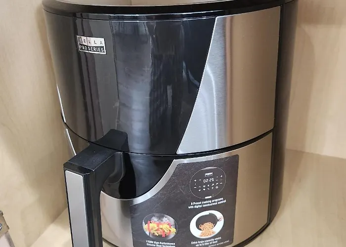 Middle Earth Hayward Hotel