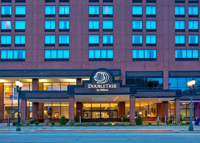 Doubletree By Hilton Lansing Hotel