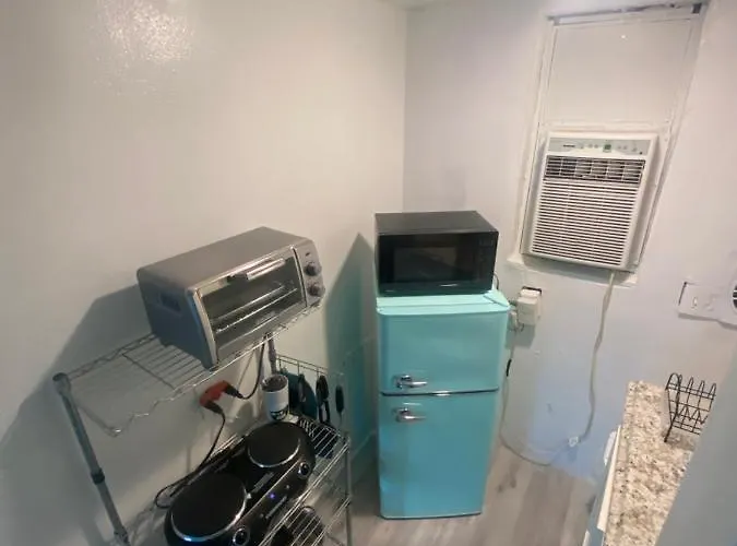 Uptown Inn & Suites St. Petersburg