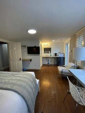 Downtown San Jose Lavish Room