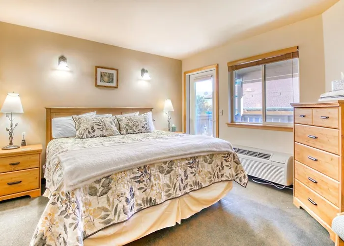 Icicle Village Resort 507 & 508: Alpine Reflections Leavenworth