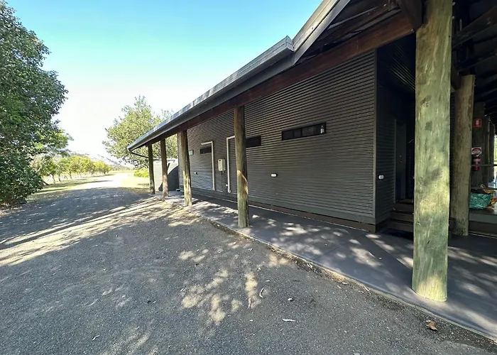 Gracemere Hotels