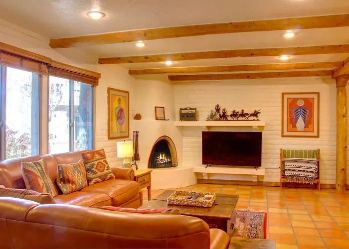 Beautiful Santa Fe Residence Blocks From The Plaza And Close To Ski Basin