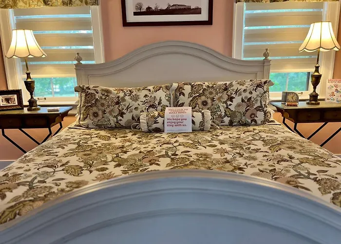 Charred Oaks Inn Versailles