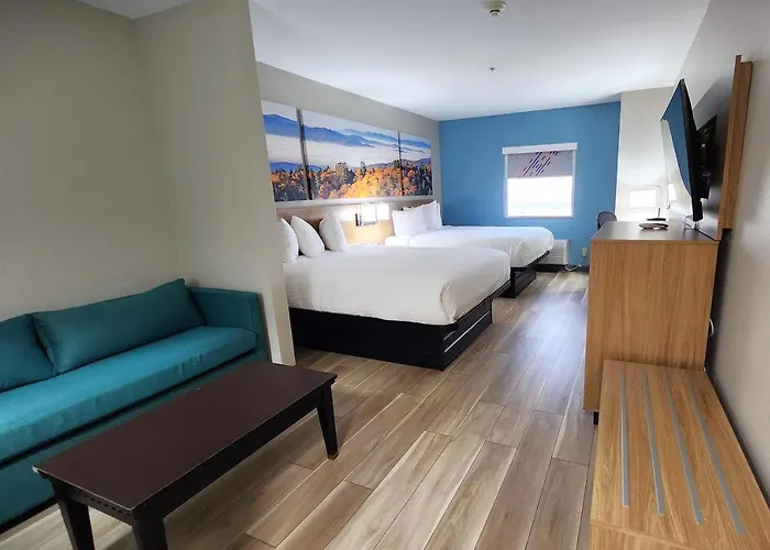 Days Inn & Suites By Wyndham Russellville