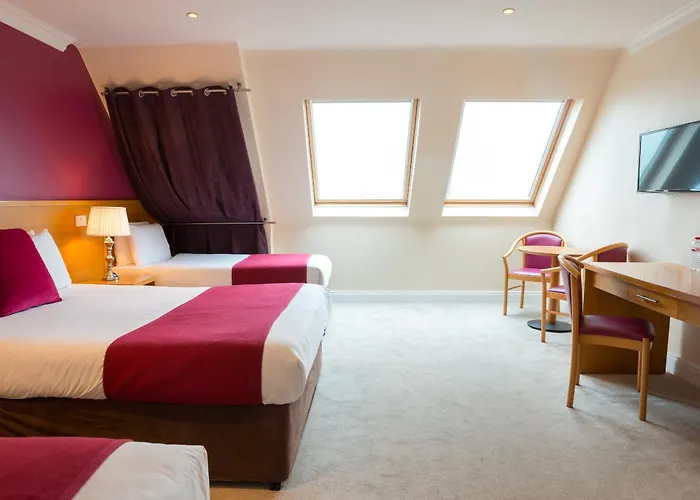 Ballyferriter Hotels